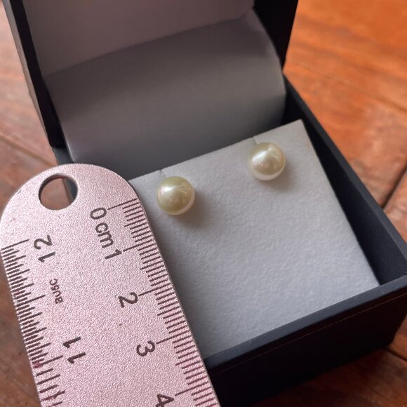 Pearl Earrings - Like New - Picture 3 of 4